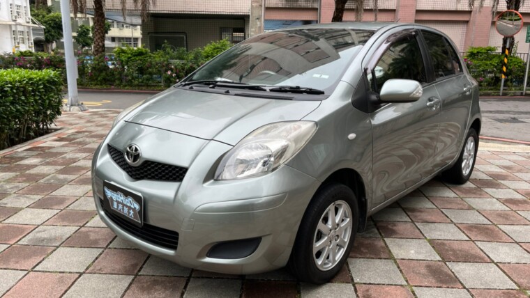 2013 YARIS 1.5 小G版 都市小車