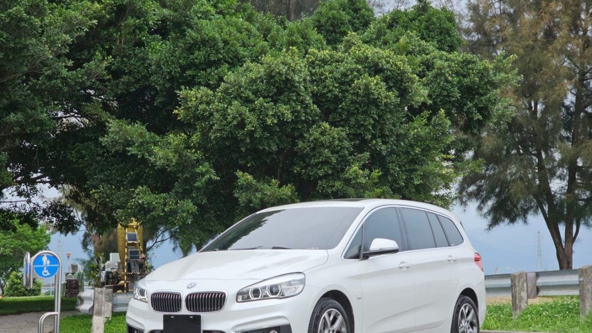 2015 BMW 218d GT Luxury Line F46 7人座 一手車 跑7萬公里 原版件認證車 全程原廠保養 選配抬頭顯示 全景天窗 原廠大螢幕