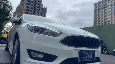 2017 Ford Focus 5D EcoBoost 180汽油頂級運動型