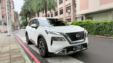 2024 x-trail 旗艦油電 里程5萬 原板件