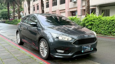 2018 FORD FOUCS 5D ECOBOOST 180 頂級運動版