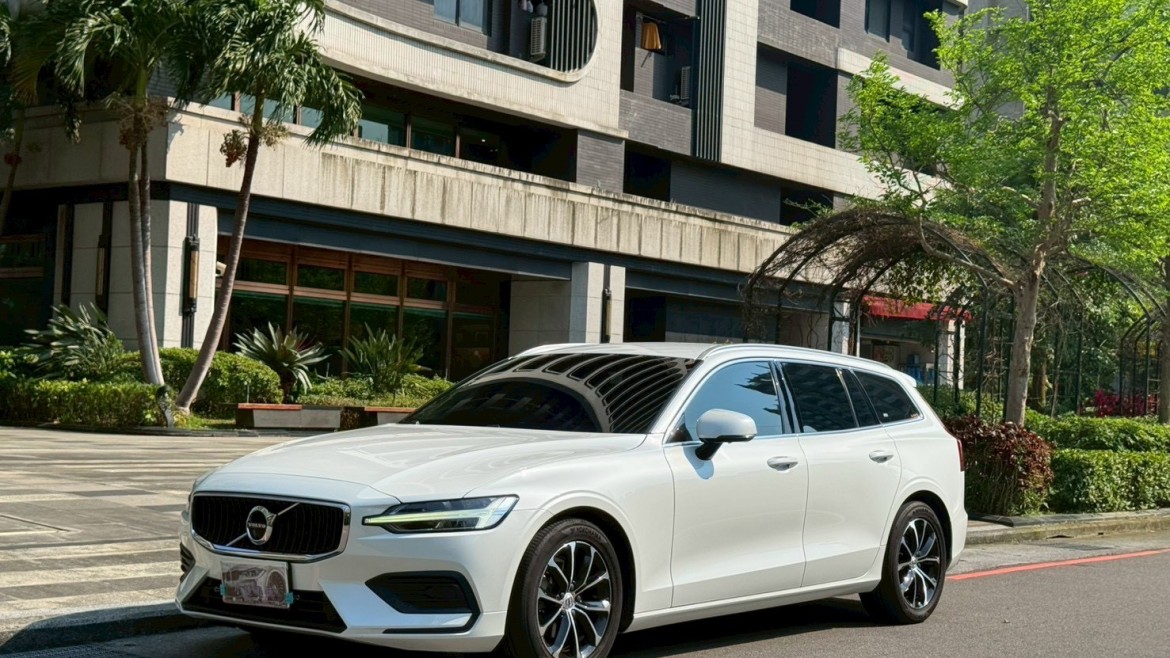 2021 Volvo V60 B4 Momentum