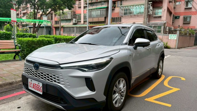 2025 toyota corolla cross 1.8 hybrid 尊爵