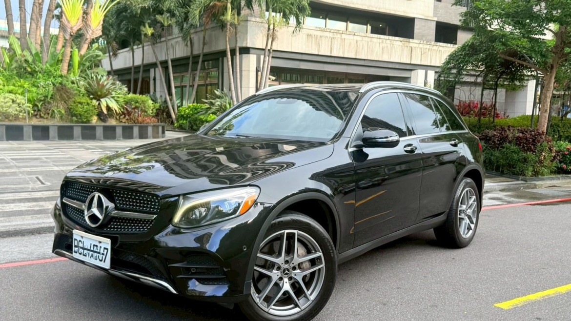 2017 Benz GLC300 AMG