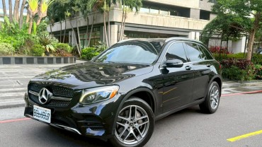 2017 Benz GLC300 AMG