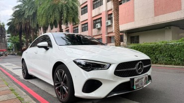 2023 Benz CLA200 原鈑件 里程跑2.7萬